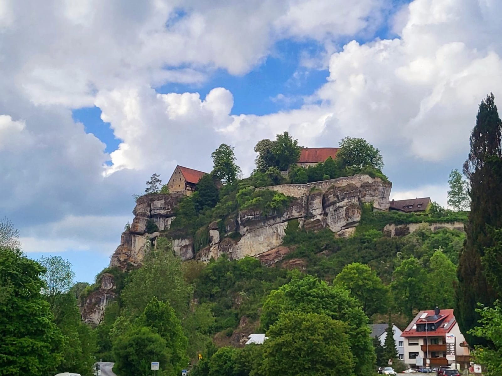 Burg Pottenstein auf dem Felsen