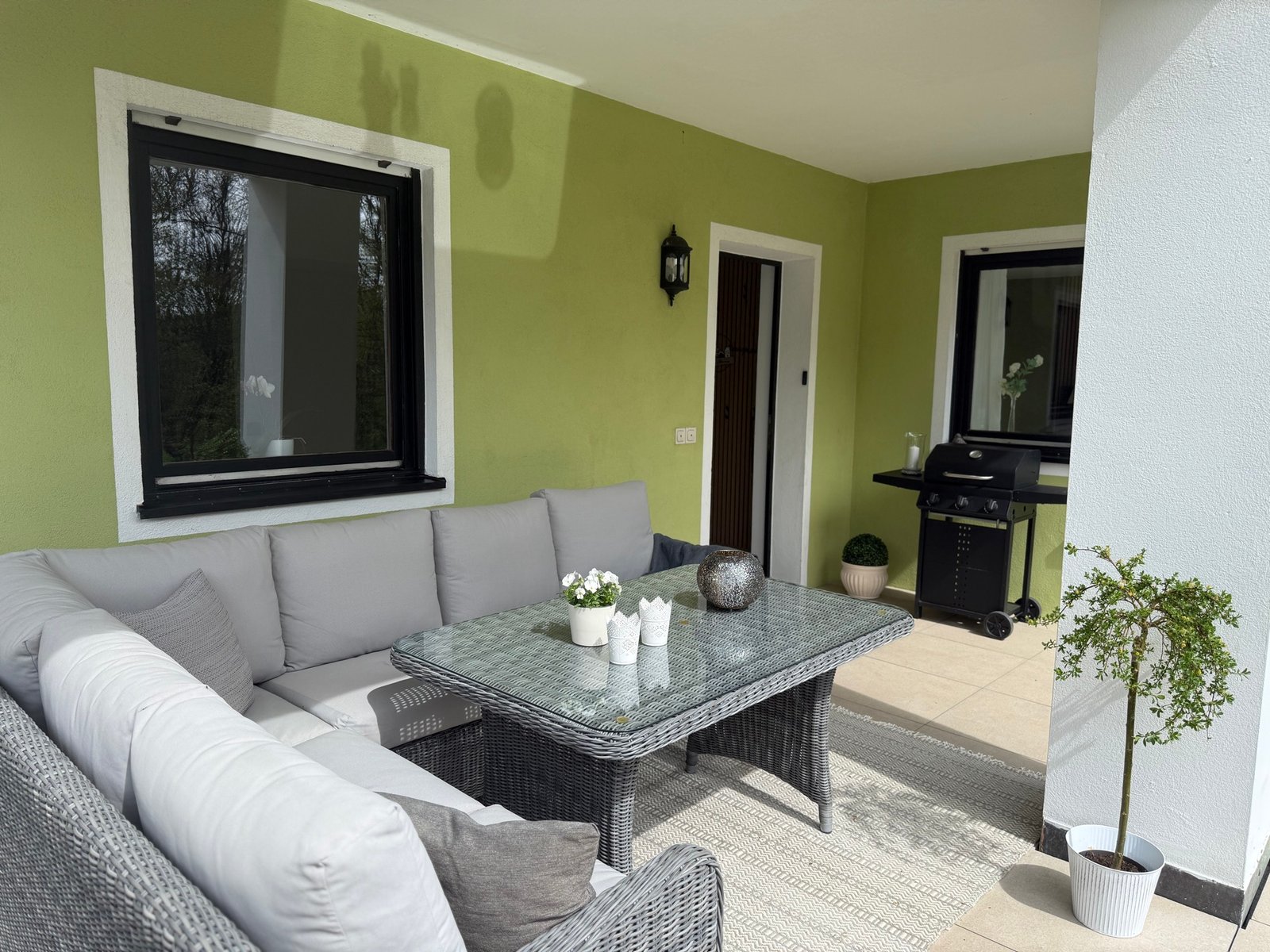 Terrassen-Lounge mit Gasgrill
